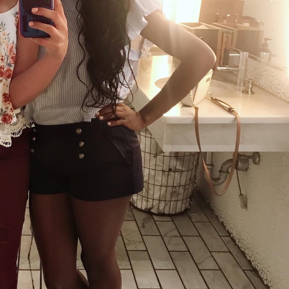 FOREVER 21 DOUBLE BREASTED NAVY BLUE SAILOR SHORTS - Picture 2 of 4